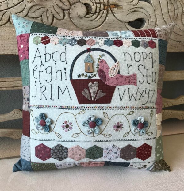 Bird in a Basket pattern by Lynette Anderson