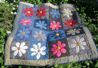 Spot the Daisy Quilt